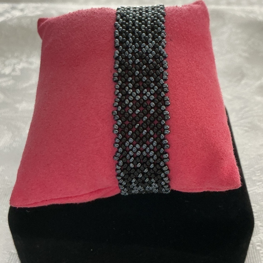 Black and Dark Gray Seed Bead Bracelet - Picture 4 of 4
